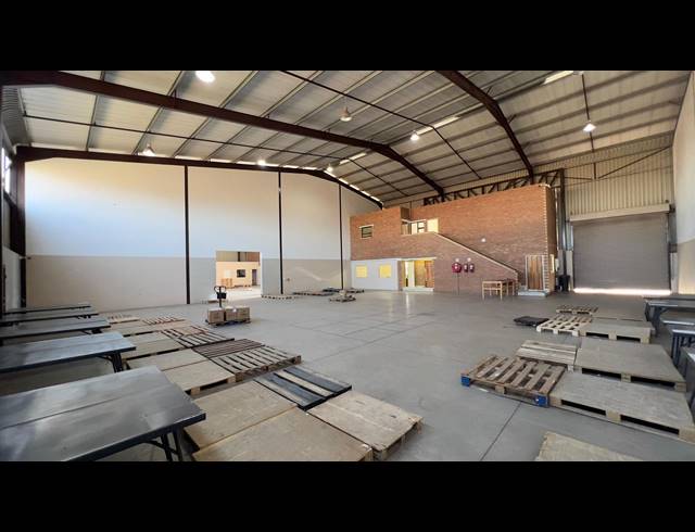 1,189M² WAREHOUSE TO LET IN AIRPORT PARK